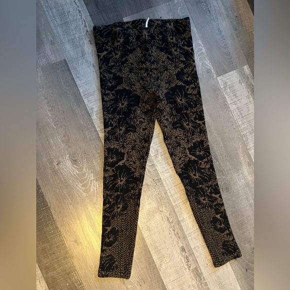 Free people leggings, black, and gold, size medium - Picture 6 of 6